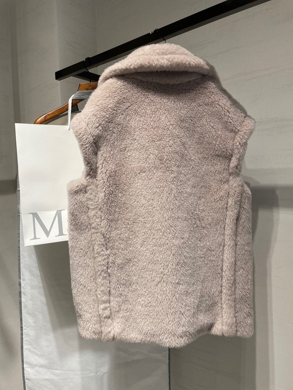 MAX MARA 25S SLEEVELESS TEDDY VEST 99550