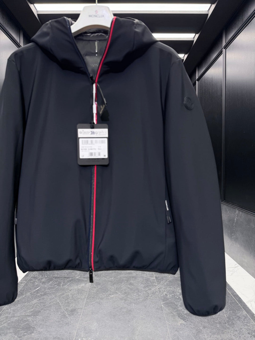 MONCLER 25S SHORT HOODED DOWN JACKET 249