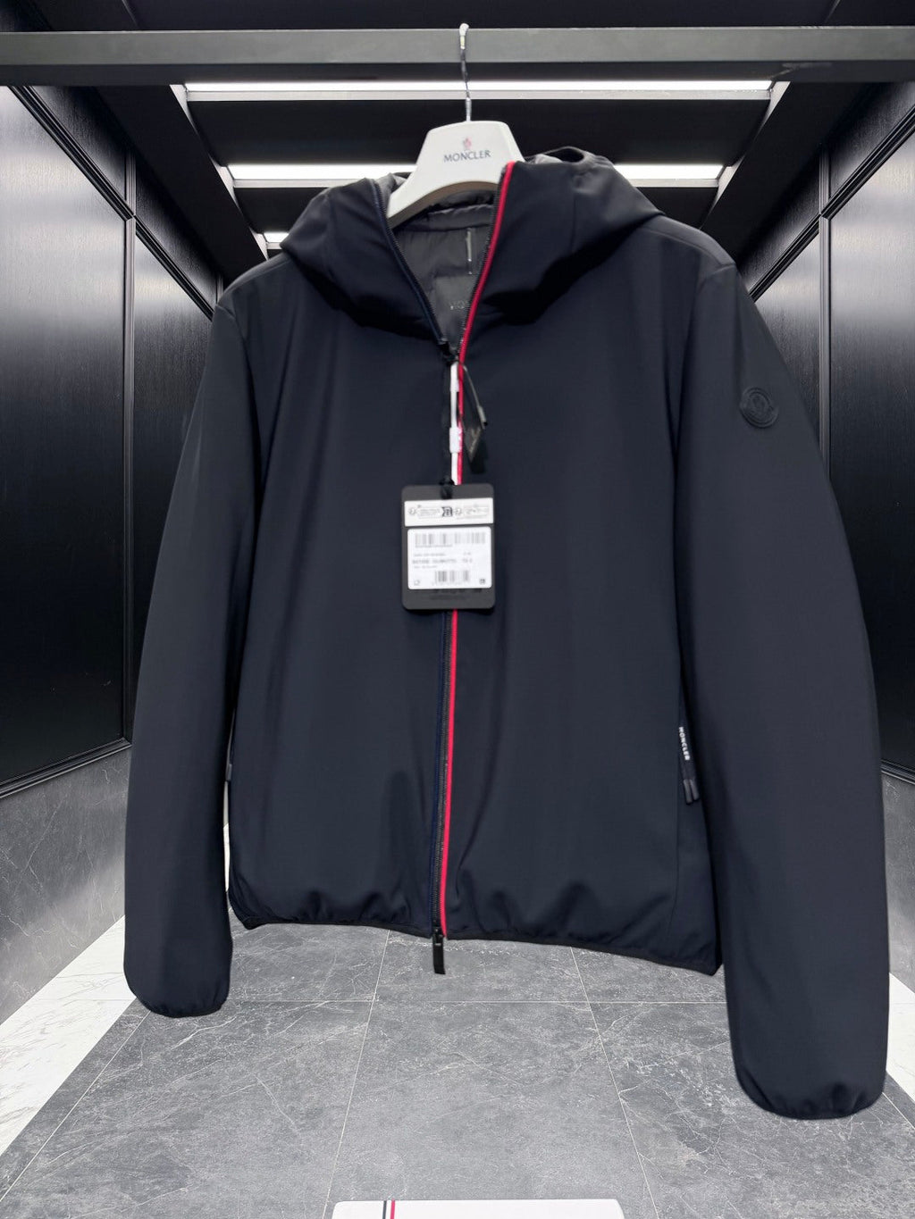 MONCLER 25S SHORT HOODED DOWN JACKET 249
