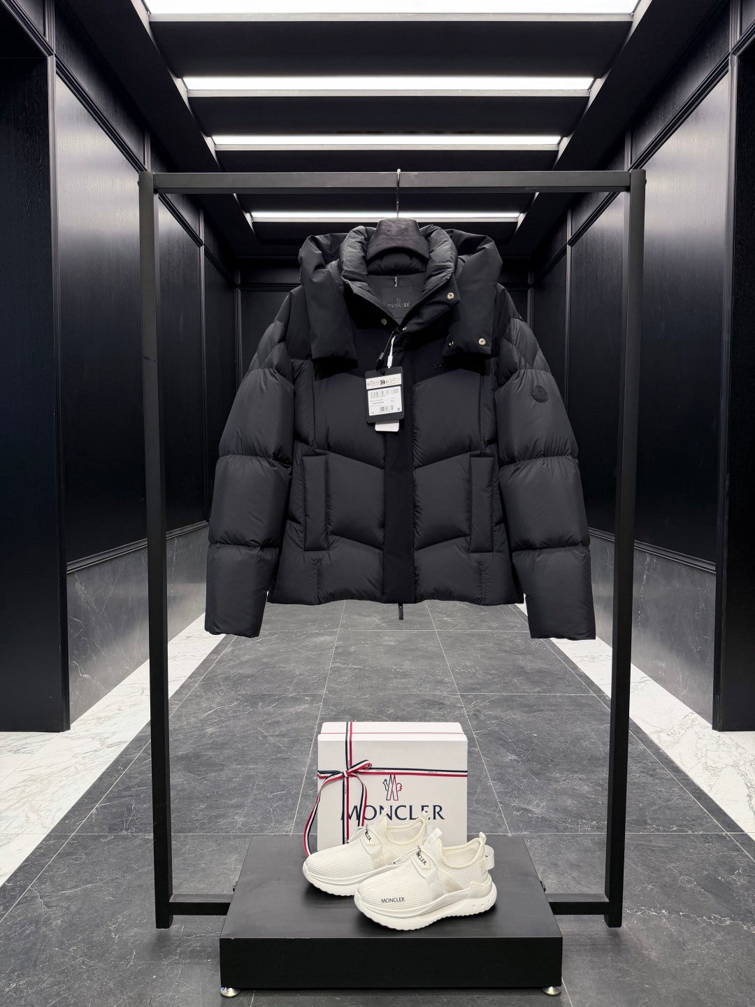MONCLER 25S DOWN JACKET 359
