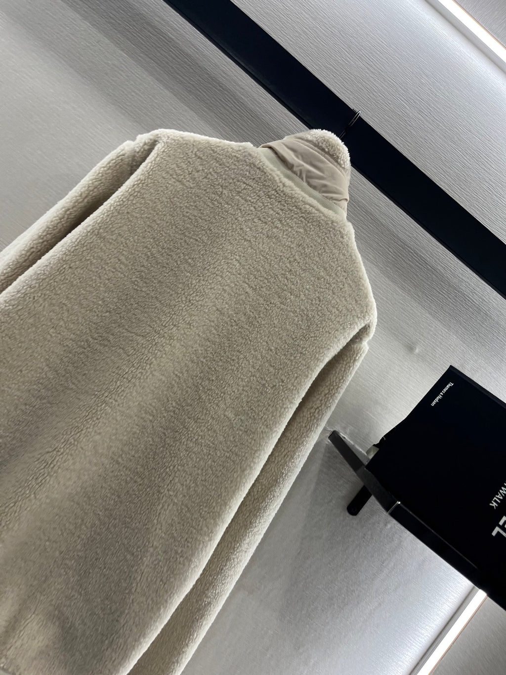 MONCLER 25S JACKET IN BEIGE 307590