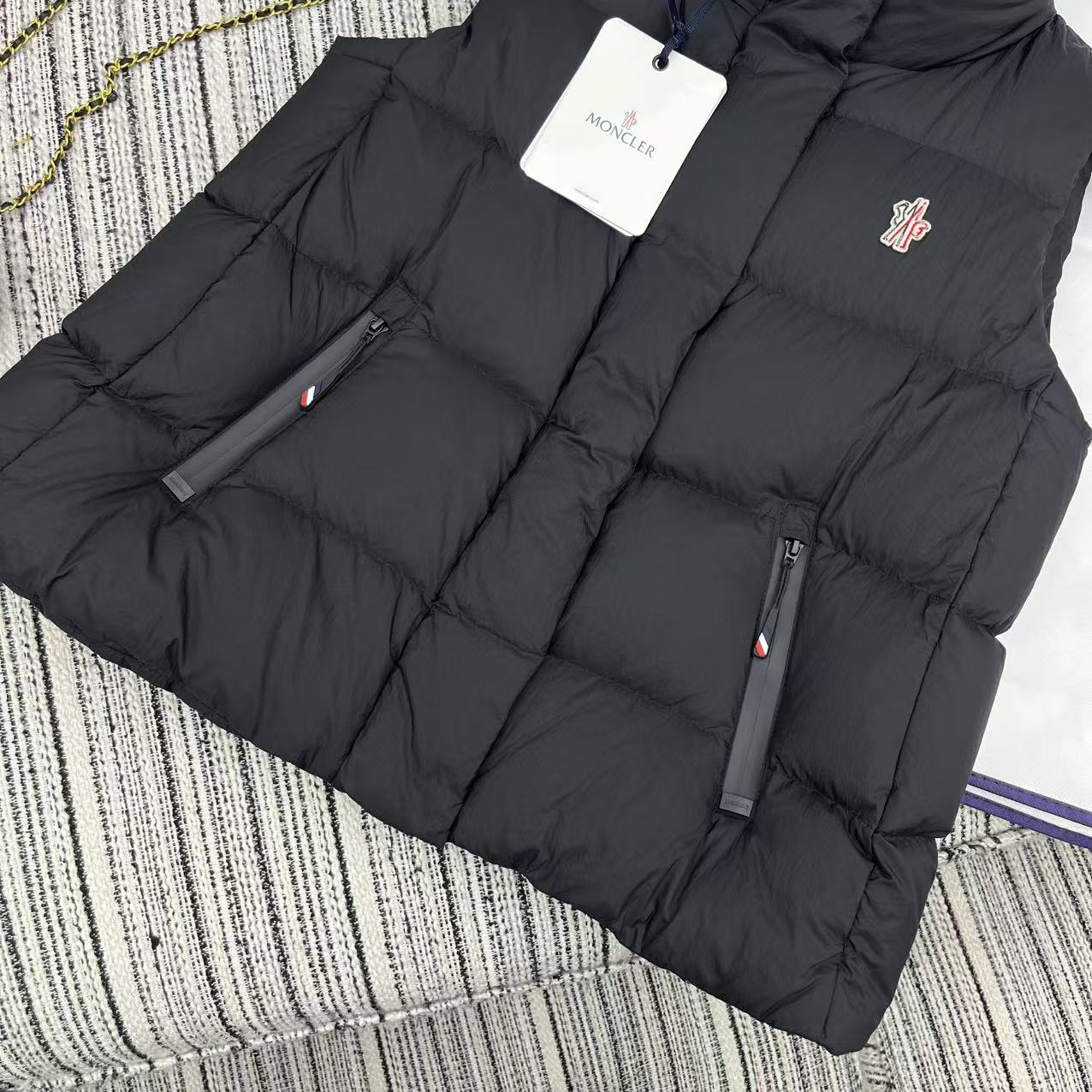 MONCLER 25S PUFFER VEST 290