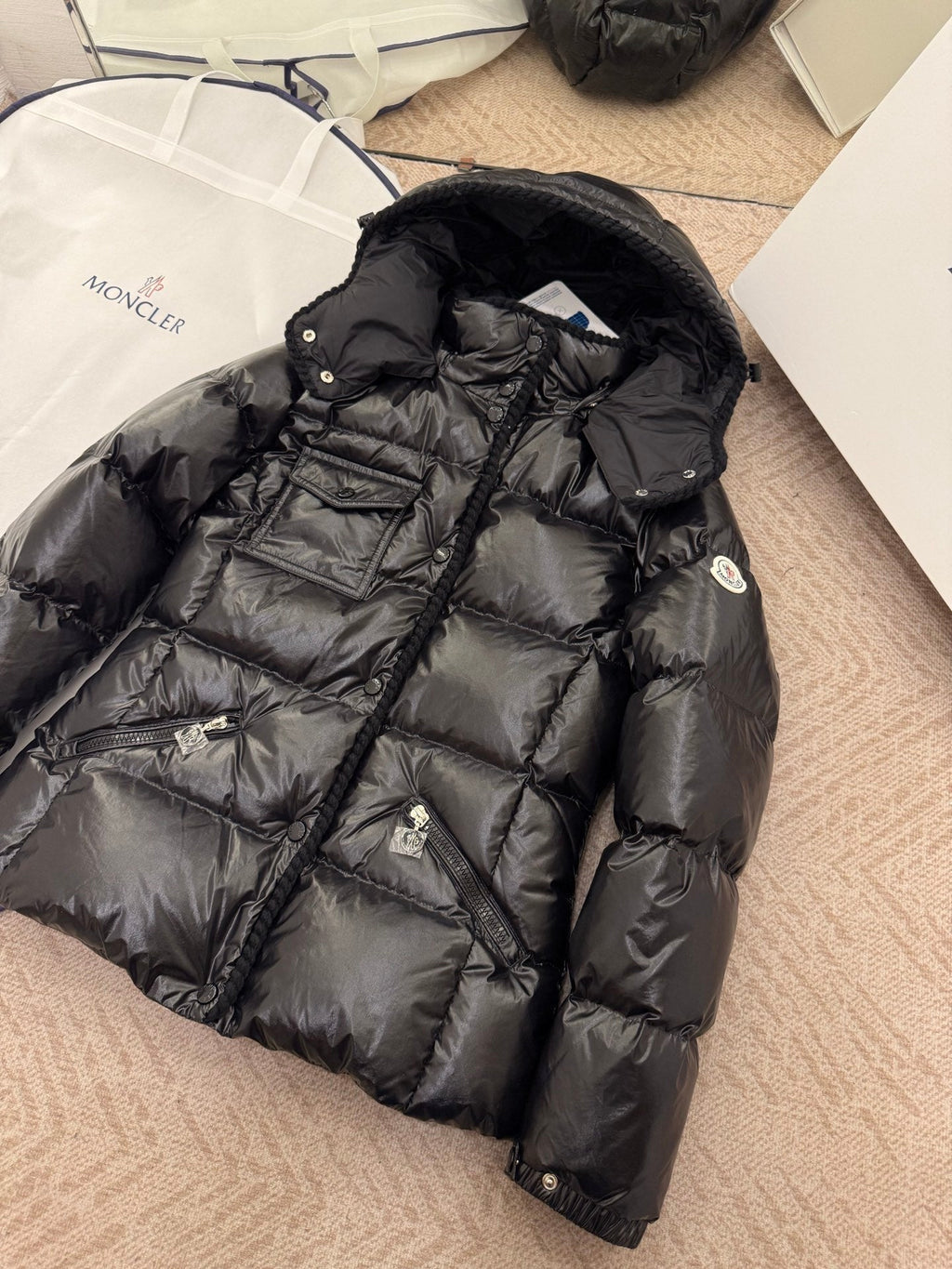MONCLER 25S LONG-SLEEVE HOODED DOWN JACKET 323