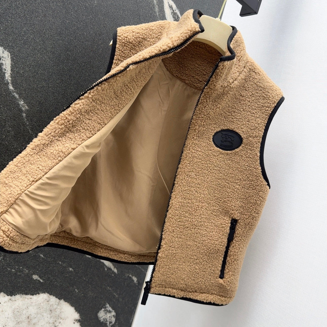 BURBERRY 25S TEDDY FLEECE VEST 0016