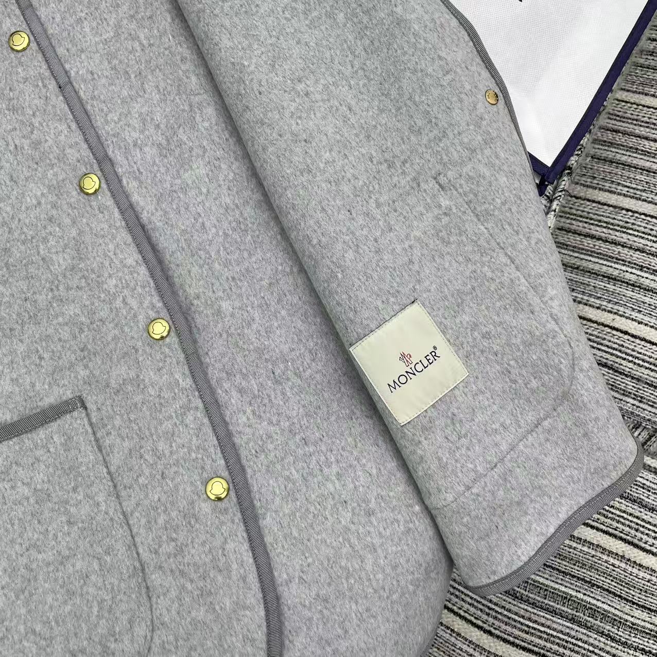 MONCLER 25S REVERSIBLE KNIT JACKET WITH A ROUND NECK 191
