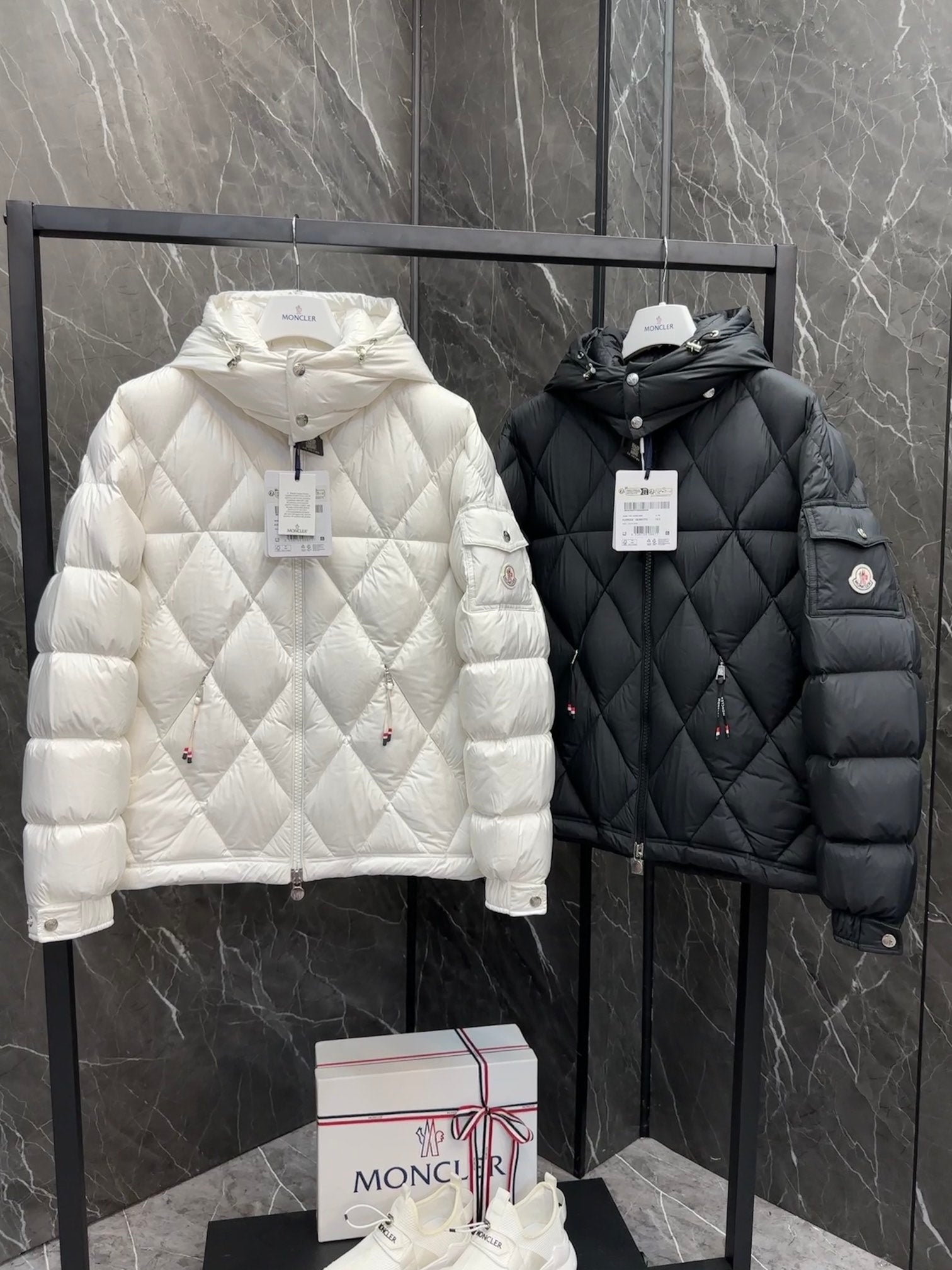 MONCLER 25S JACKET IN WHITE 051