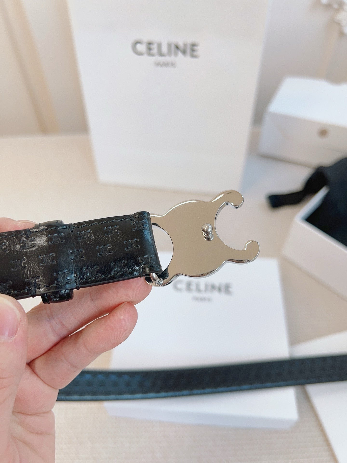 CELINE 25S BELT TRIOMPHE 25MM IN BLACK CALFSKIN DEBOSSED LOGO 563329